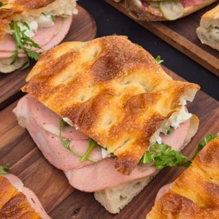 FOCACCIA SENDVIČ pečenica