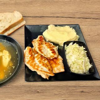 KOMPLET OBROK - Komplet obrok grilovano belo meso i supa