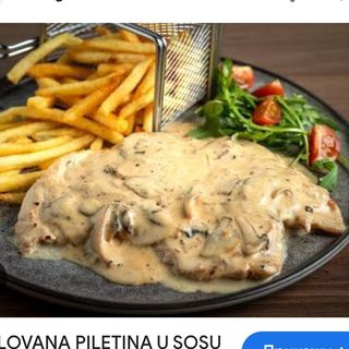 Piletina u sosu od pršuta i vrganja,pire krompir