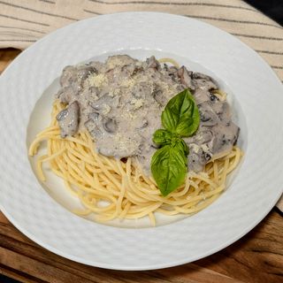 Spaghetti with mushroom cream sauce