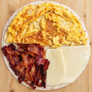 Omlet sa dimljenom slaninom