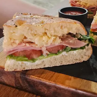 SENDVIČ SA ŠUNKOM