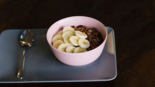 Granola sa grčkim jogurtom i svežim voćem (DO 12h)