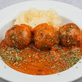 Ćufte u paradajz sosu sa krompir pireom