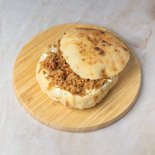 Čobanska lepinja sa duvan čvarcima i sirom