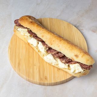 Čobanski somun sa sudžukom i kajmakom