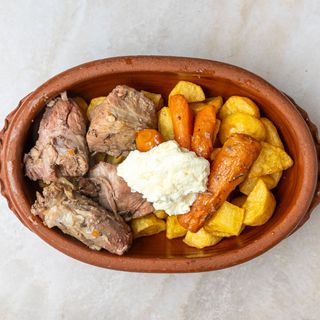 Čobanski teleći sač sa krompirom i kajmakom 200gr.