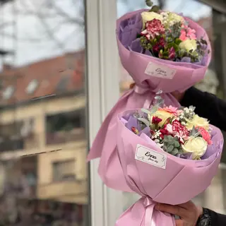 	Bouquet pastel, simple wrapping