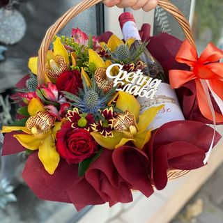 Slavska korpa sa rose vinom