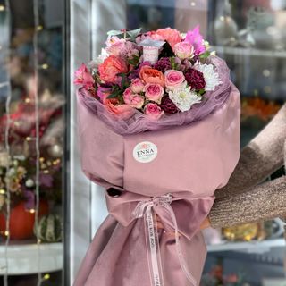 Buket u kombinaciji mix cveca coco chanel pakovanje