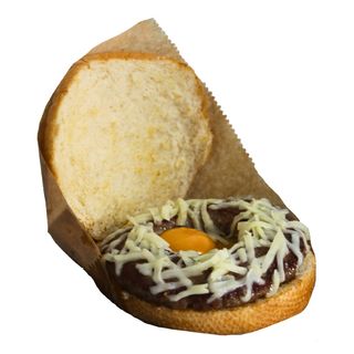 Pljeskavica sa jajetom i kačkavaljem