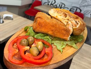 Pohovana tortilja sa piletinom i 4 vrste sira