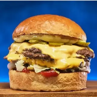Hat Trick triple Ronaldo smash burger + Coca Cola