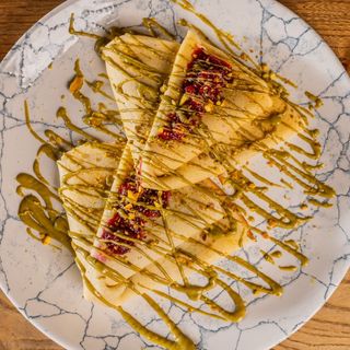 Pistaći palačinke sa šumskim voćem