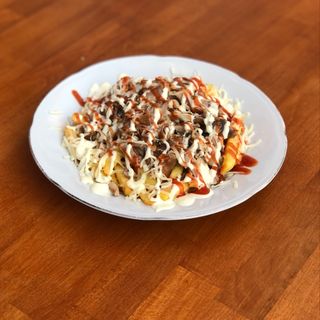 Pomfrit + svinjsko drpano kolence i kačkavalj