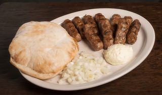 9 ćevapa i pola lepinje