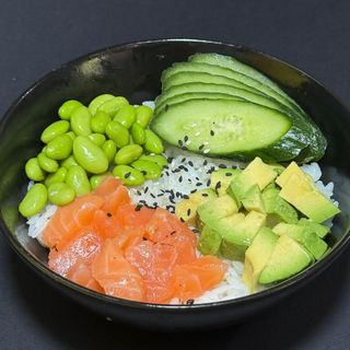 Bowl salmon with cucumber