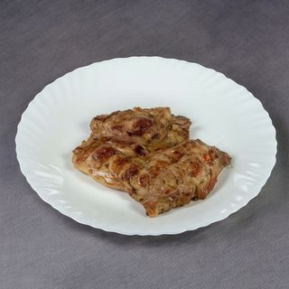 Dimljena bela vesalica na porciju