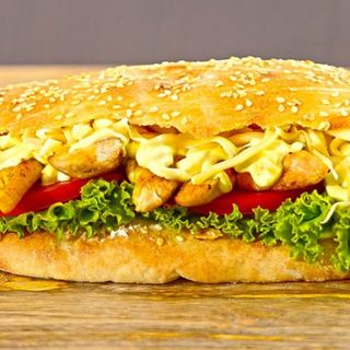 Sendvič sa piletinom i feta sirom