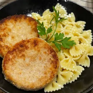 Homemade cutlet with pasta