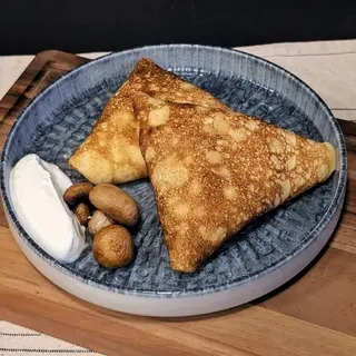 Pancakes with chicken and mushrooms