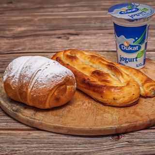 Pita krompir, buh. džem i jogurt