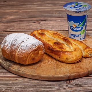Pita zelje, buh. džem i jogurt