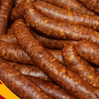 Domaća dimljena ljutkasta Sremska kobaja u somunu