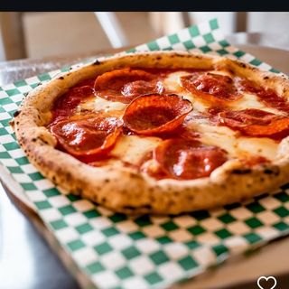 Pepperoni gauda + coca cola limenka