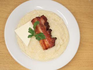 Kačamak 0,300g porcija i feta sir