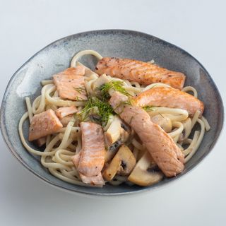 Udon sa lososom