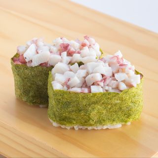 Gunkan spajsi hobotnica