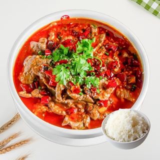 12. Začinjena kuvana govedina. 麻辣水煮牛肉 Spicy boiled beef.