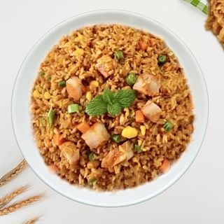 62.Prženi pirinač sa piletinom 鸡肉炒饭 Chicken fried rice