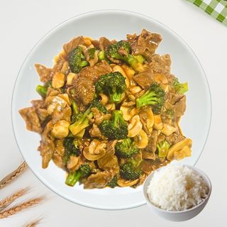 21.Govedina sa pečurkama i brokonjgm 牛肉炒蘑菇西兰花