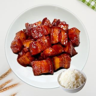 26. Pirjana svinjetina. 红烧肉 Stewed pork.