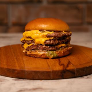 NOVO Cheeseburger triple
