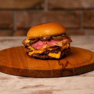 NOVO Halapeno burger triple