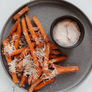 Батат фри с соусом трюф. айоли / Batat аиоли сос од тартуфа, 180 gr