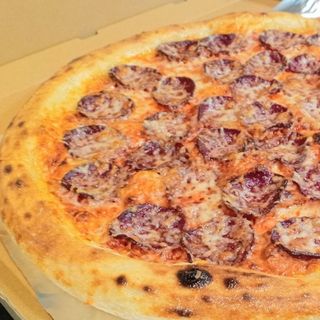 PIZZA JUNEČI PEPPERONI24CM + ČAŠA SA IGRAČKOM