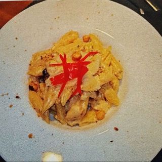 Pasta sa piletinom i lešnikom