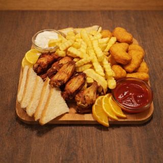 Chicken nuggets/ chicken wings - porcija za dvoje