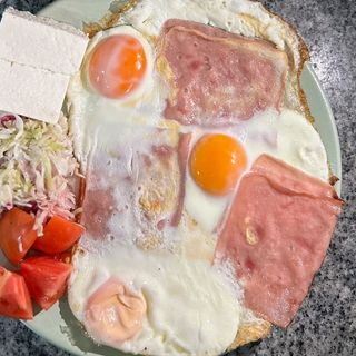 Jaje na oko sa šunkom