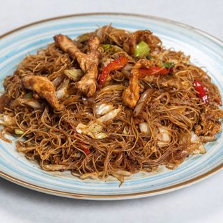 fried rice noodle with chicken鸡炒米粉