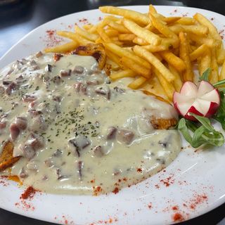 Piletina u krem sosu od prsute