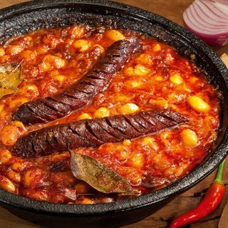 Prebranac sa kobasicom, i kupus salat