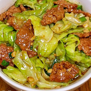 包菜炒肉Prženi kupus sa mesomW