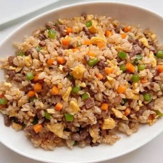 鸡肉炒饭Pileći prženi pirinač