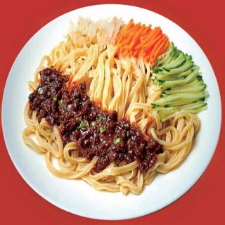 猪肉炸酱面Zhajiang noodles pork