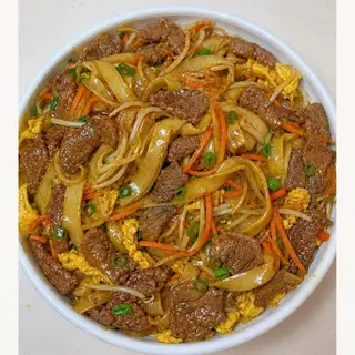 牛肉炒河粉Prženi pirinčani rezanci sa govedinom